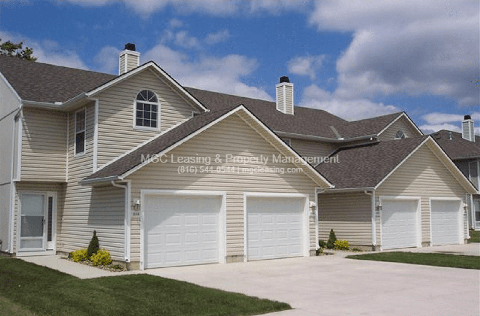 Harrisonville Townhome: 1109-1115 Garden Way