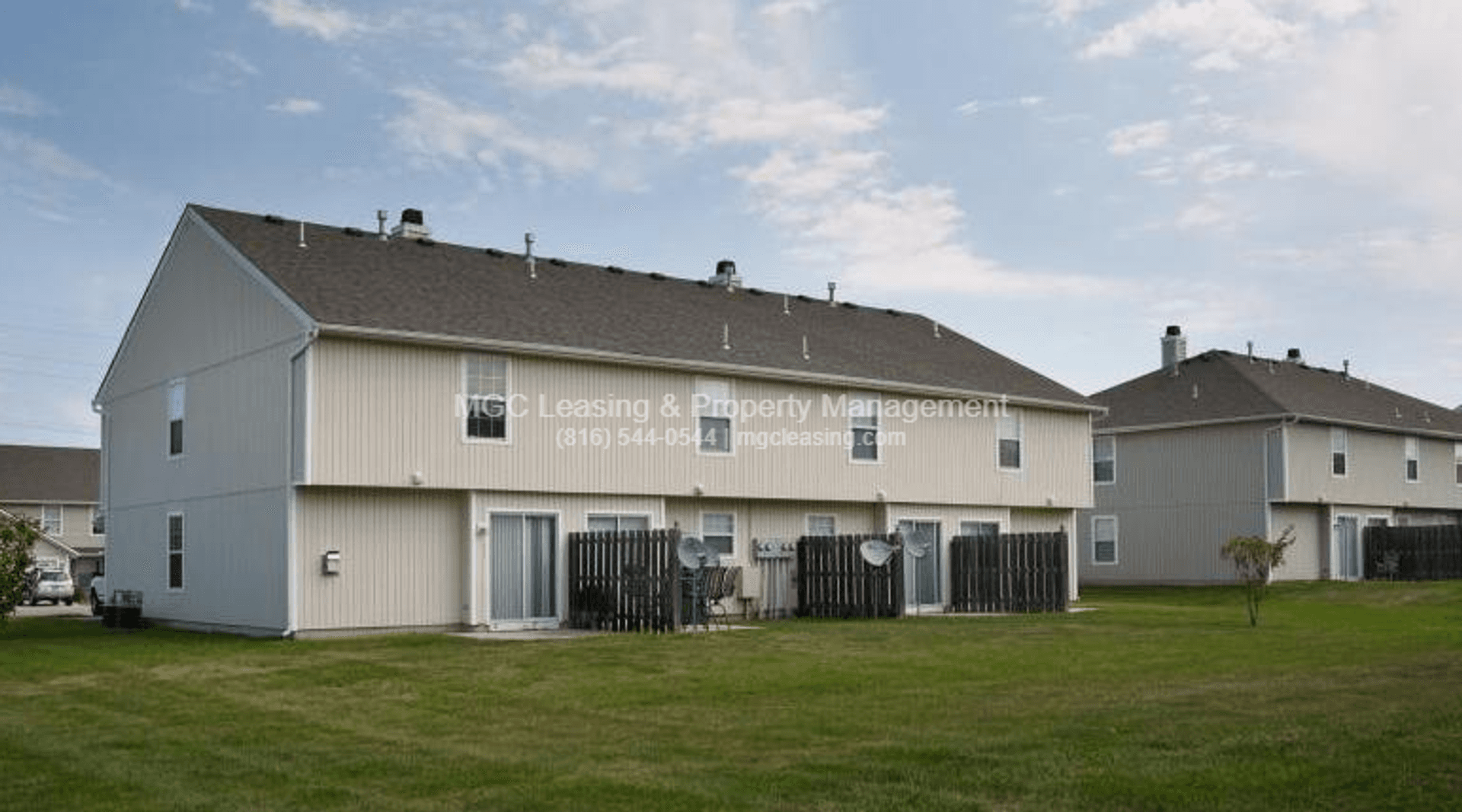 Harrisonville Townhome: 1109-1115 Garden Way