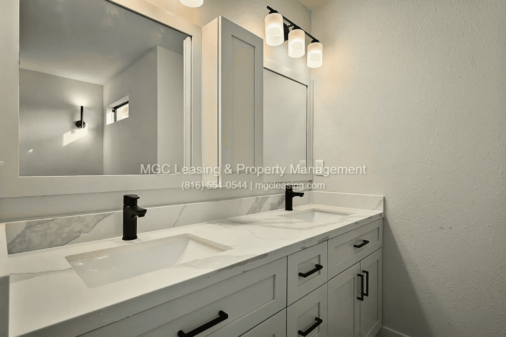 Raymore Apartment: 243-249 Pawpaw Rd