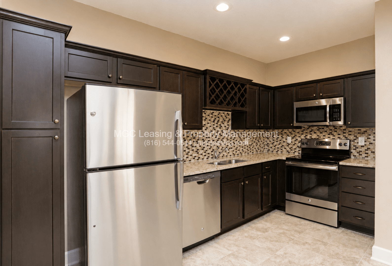 Raymore Townhome: 108-114 Barberry Ln