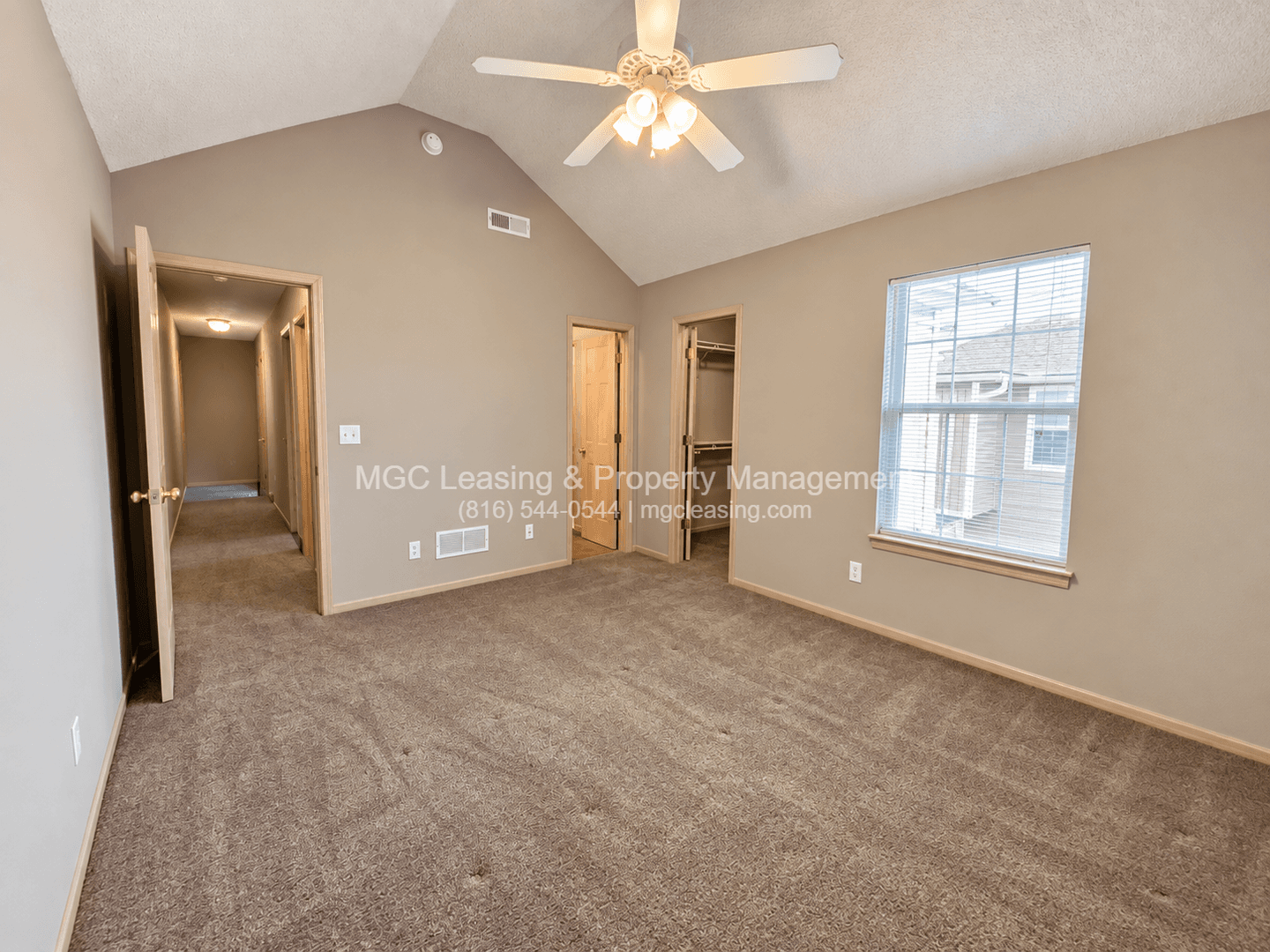 Harrisonville Townhome: 1109-1115 Garden Way