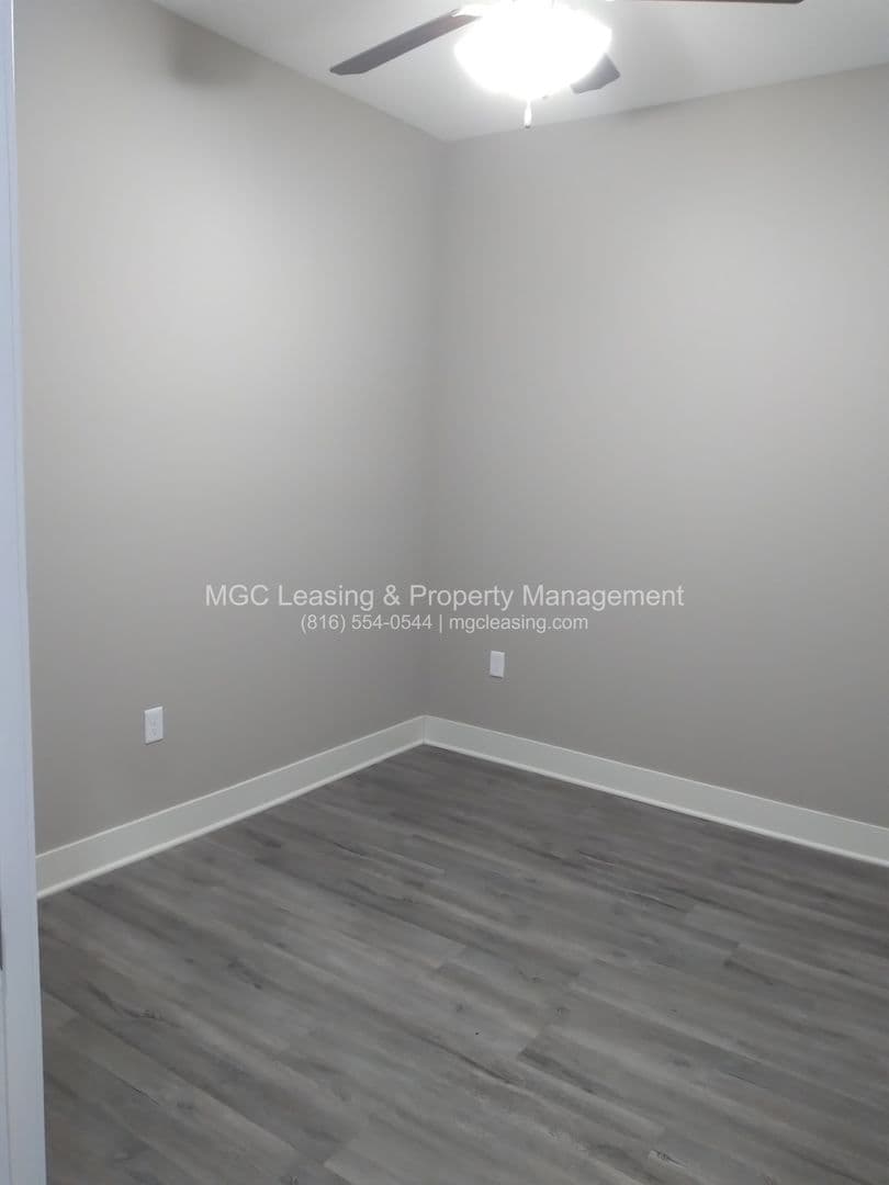 Kansas City Apartment: 5511 NE 80th Ter