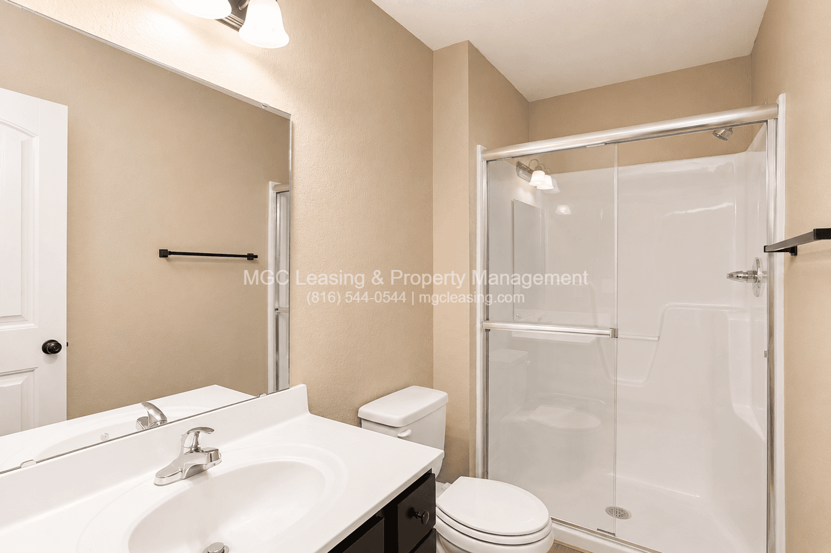Raymore Townhome: 108-114 Barberry Ln