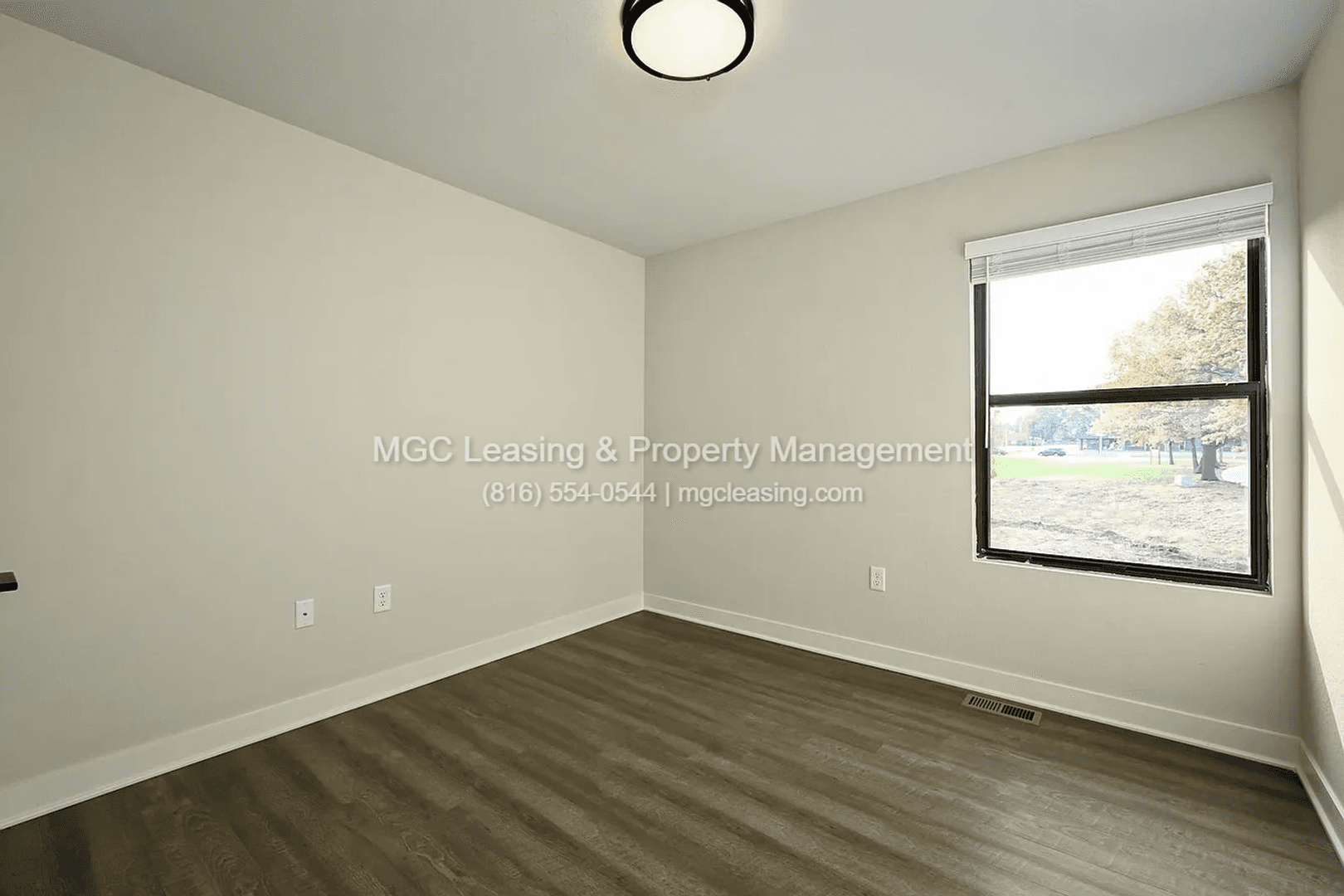 Raymore Apartment: 243-249 Pawpaw Rd