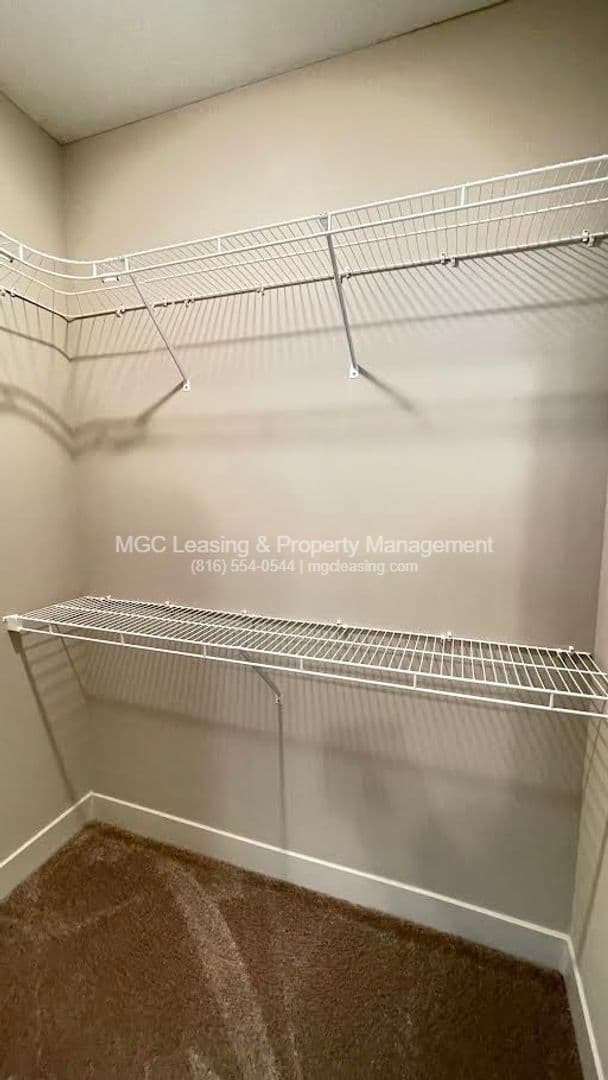 Kansas City Apartment: 5511 NE 80th Ter
