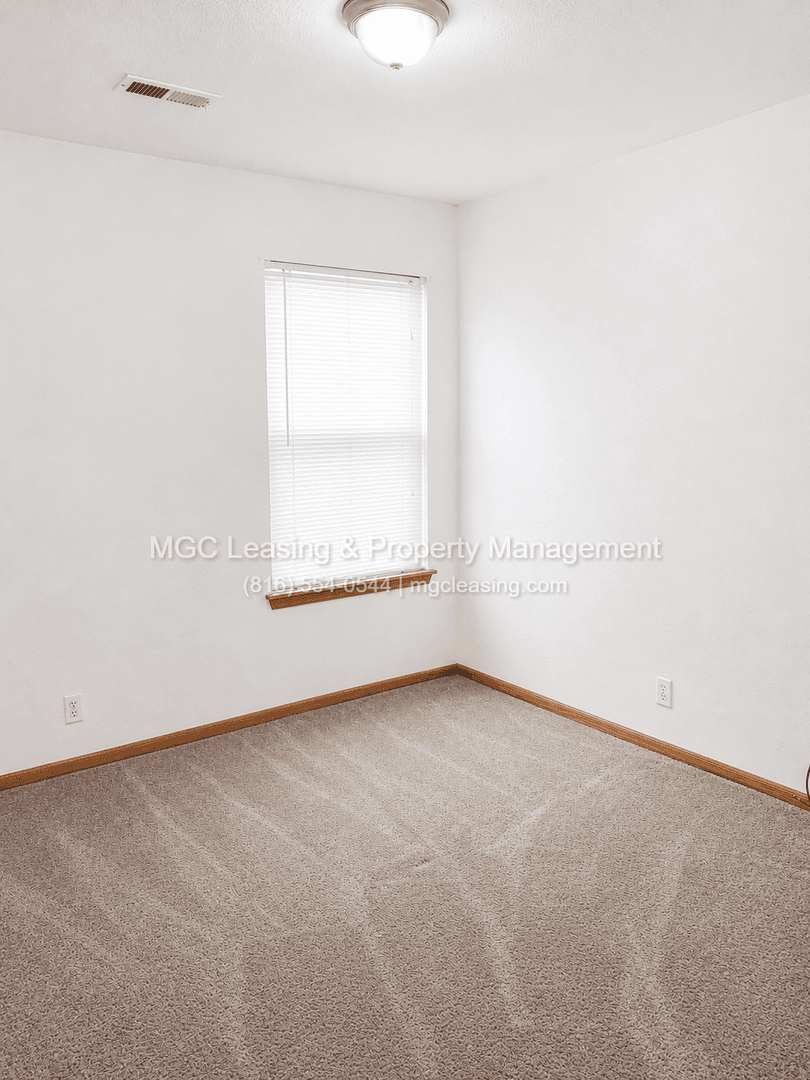 Pleasant Hill Multiplex: 105-107 Golfview Dr