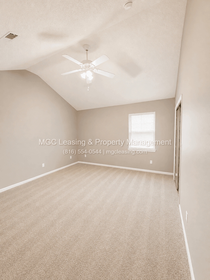 Lees Summit Townhome: 4604 NE Whispering Winds Dr