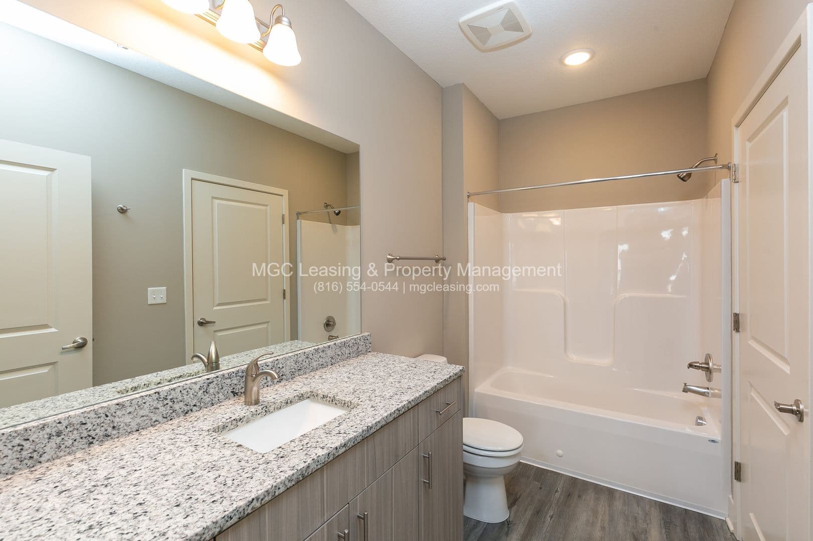 Kansas City Apartment: 5511 NE 80th Ter