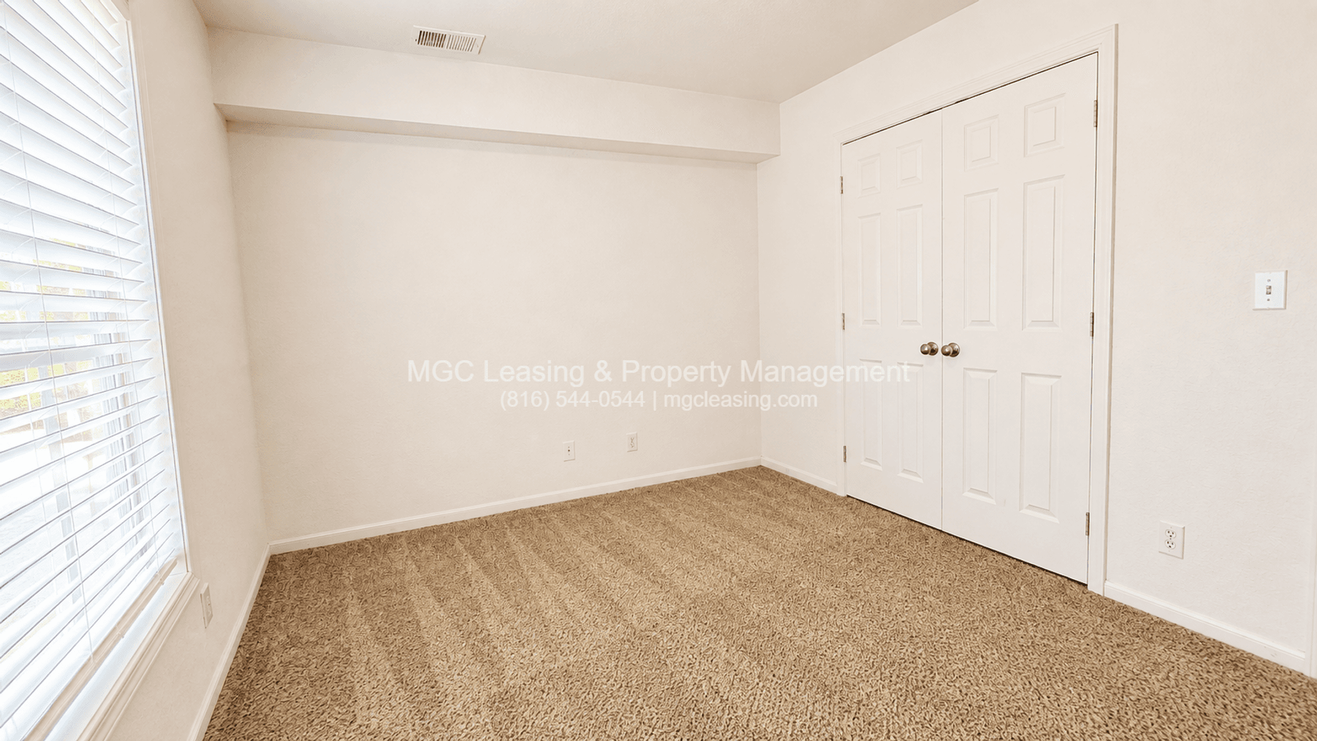 Kansas City Townhome: 5808-5810 NE 42nd St