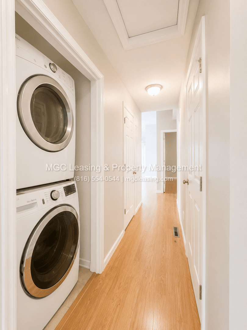 Kansas City Townhome: 8426 N Ava Ave