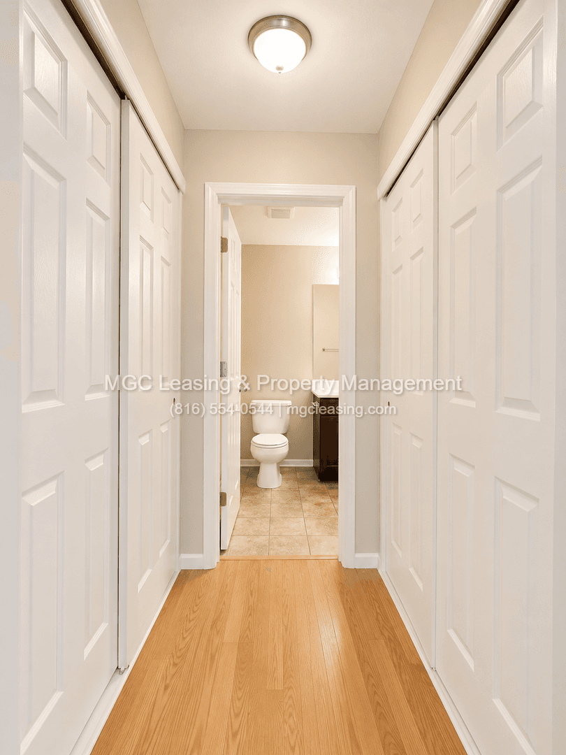Kansas City Townhome: 8426 N Ava Ave