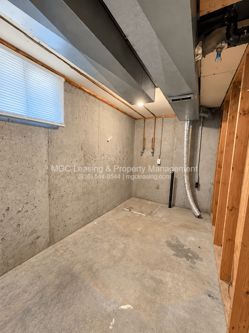 Blue Springs Apartment: 717 NW 6th St Apt A