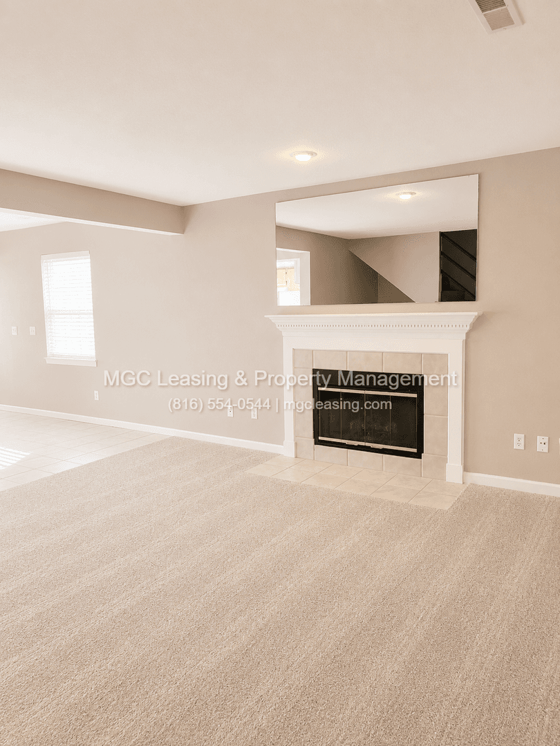 Lees Summit Townhome: 4604 NE Whispering Winds Dr