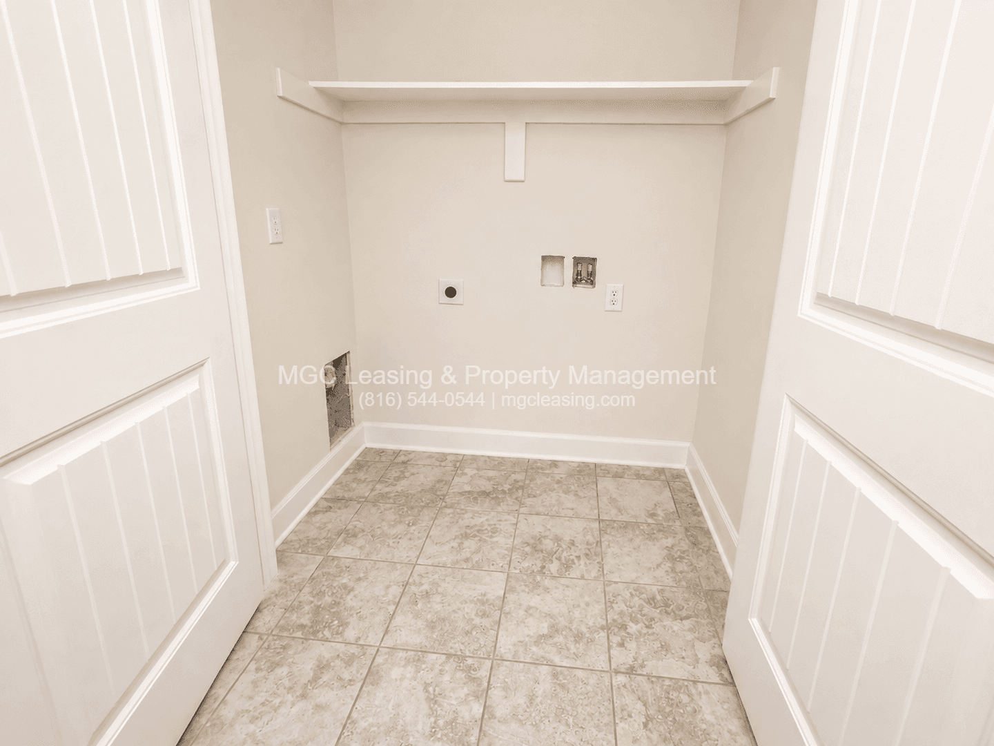 Raymore Townhome: 108-114 Barberry Ln