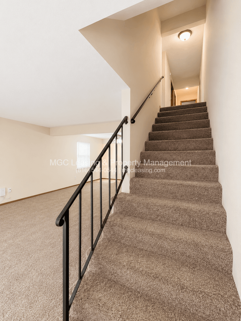 Lees Summit Townhome: 3549-3555 NE Independence Cir