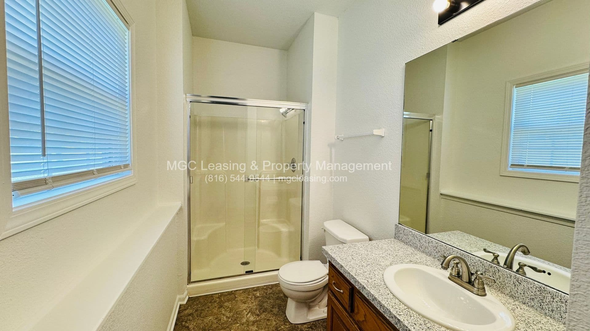 Kansas City Townhome: 5808-5810 NE 42nd St