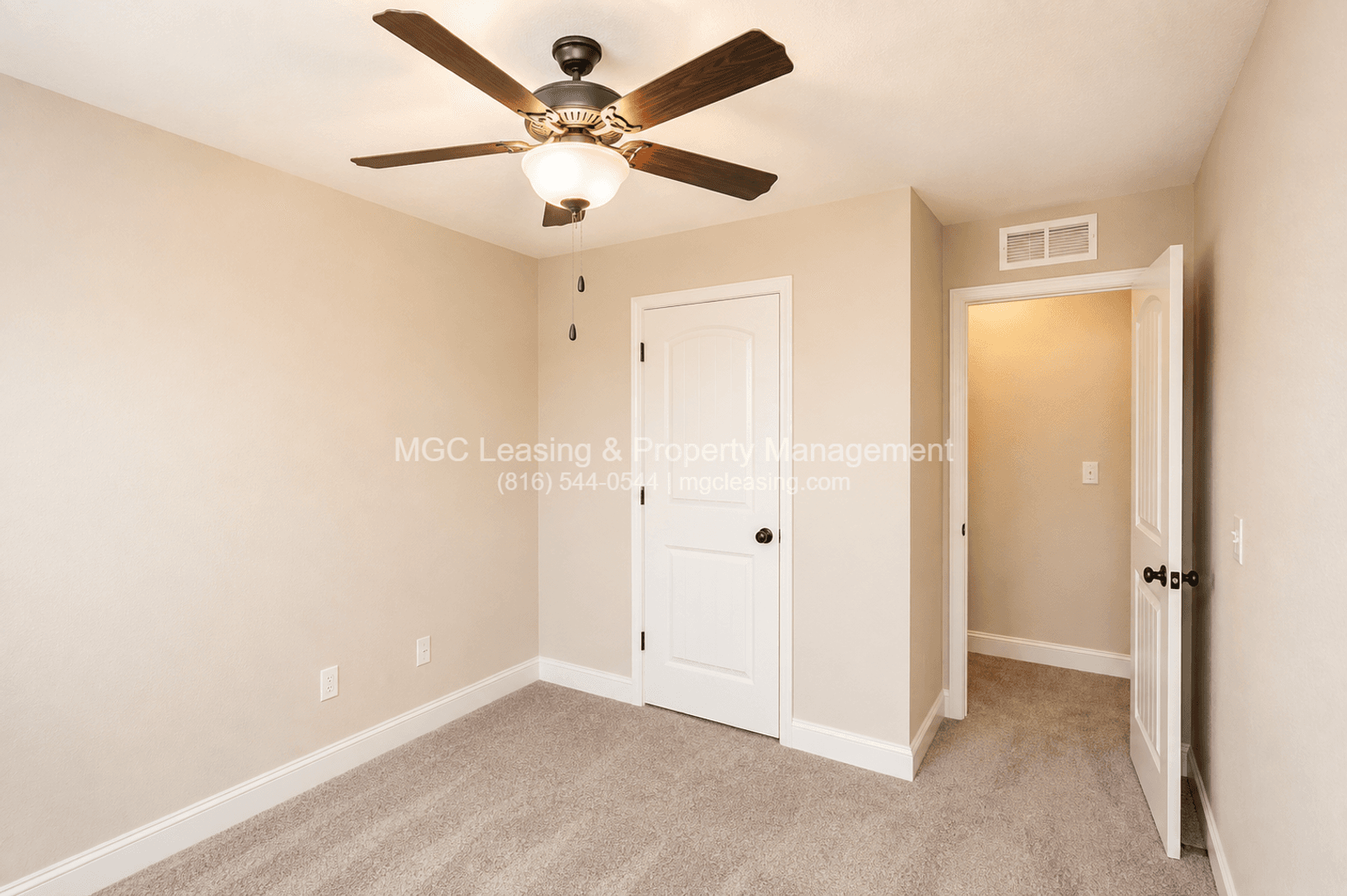 Raymore Townhome: 108-114 Barberry Ln