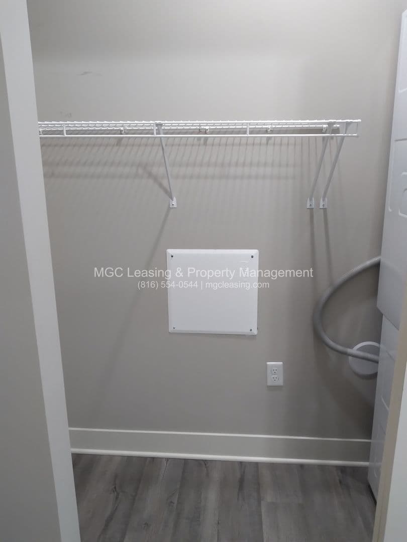 Kansas City Apartment: 5511 NE 80th Ter