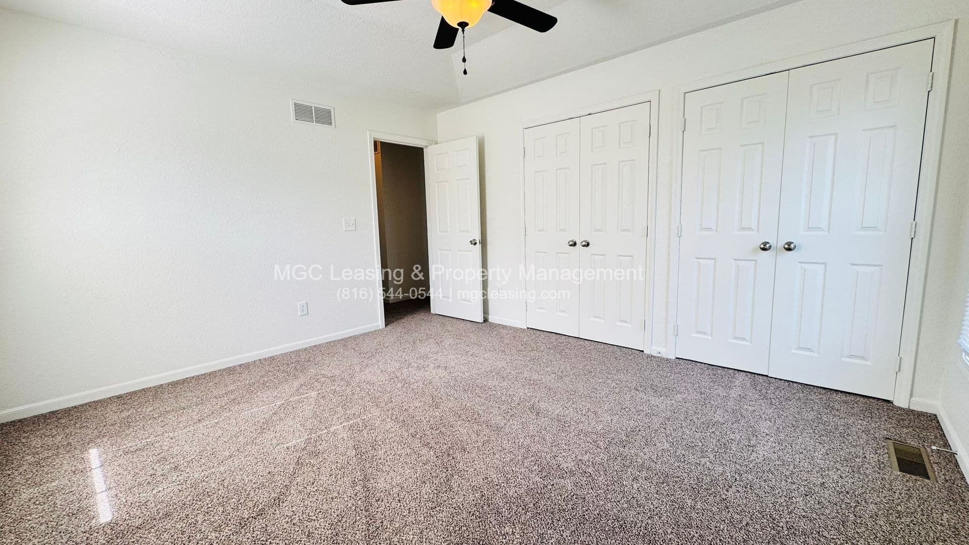 Kansas City Townhome: 5808-5810 NE 42nd St