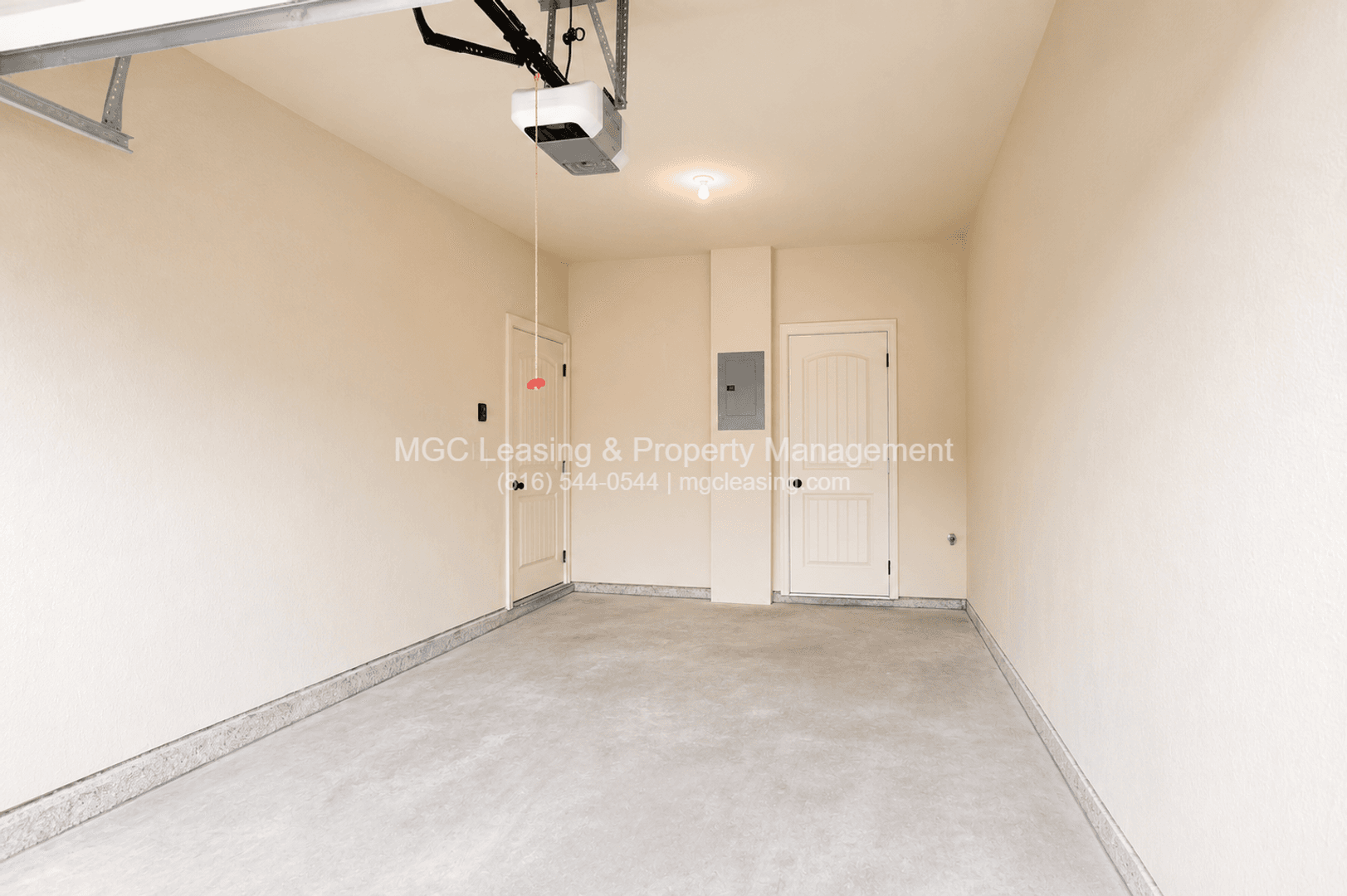 Raymore Townhome: 108-114 Barberry Ln