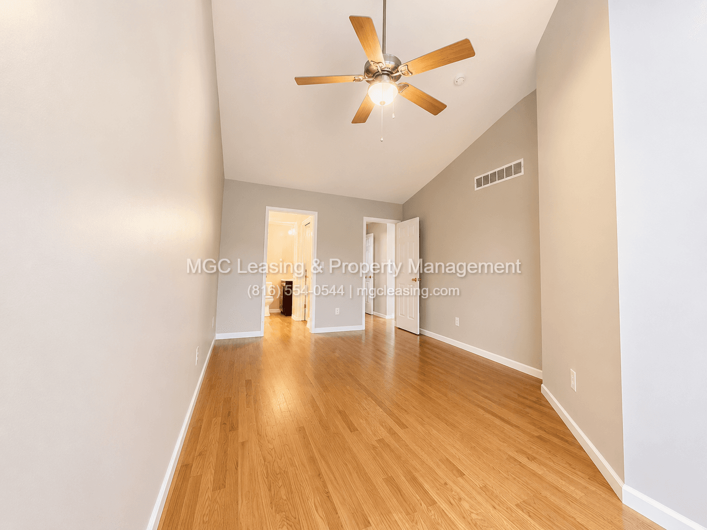 Kansas City Townhome: 8426 N Ava Ave