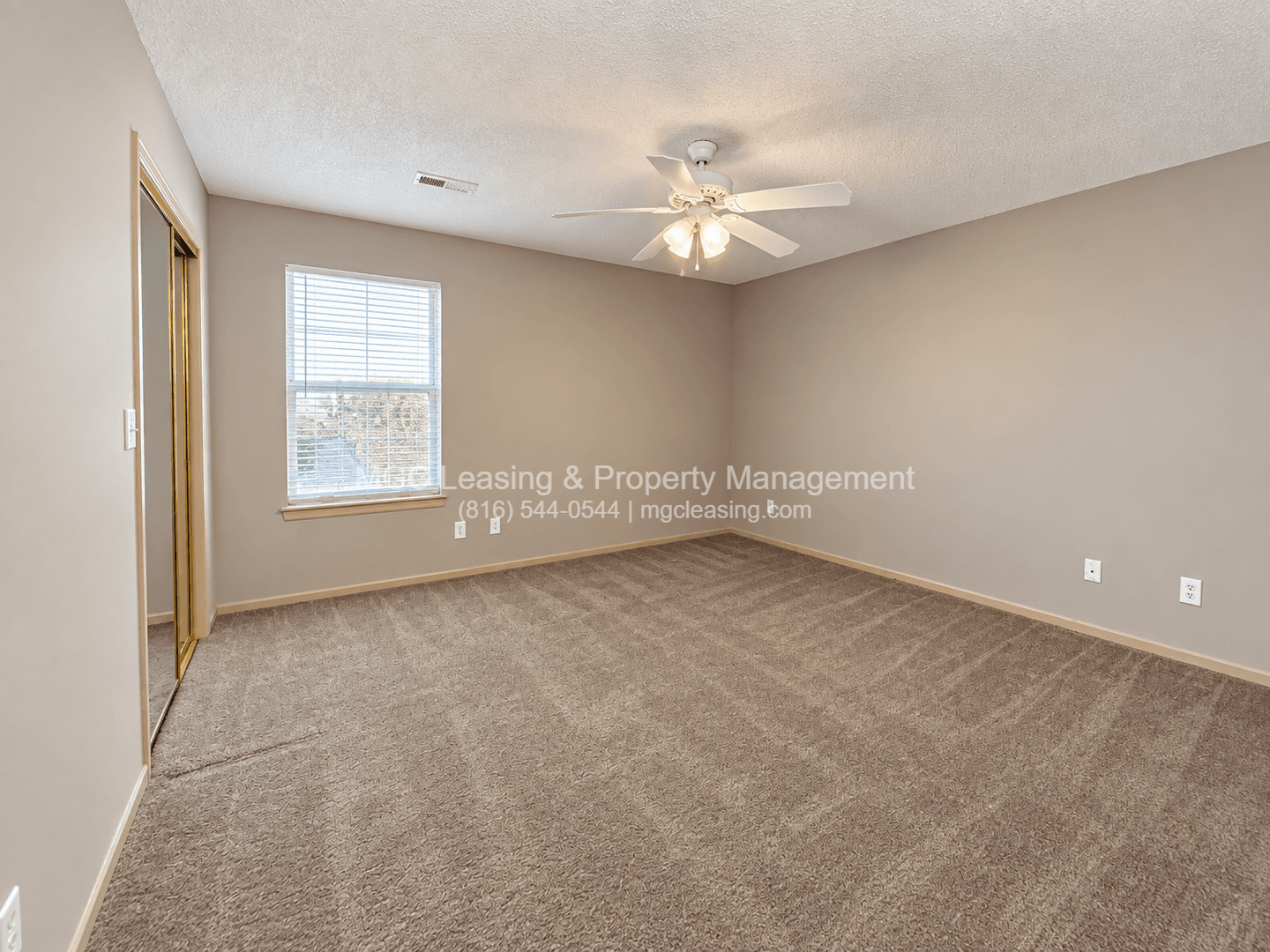 Harrisonville Townhome: 1109-1115 Garden Way