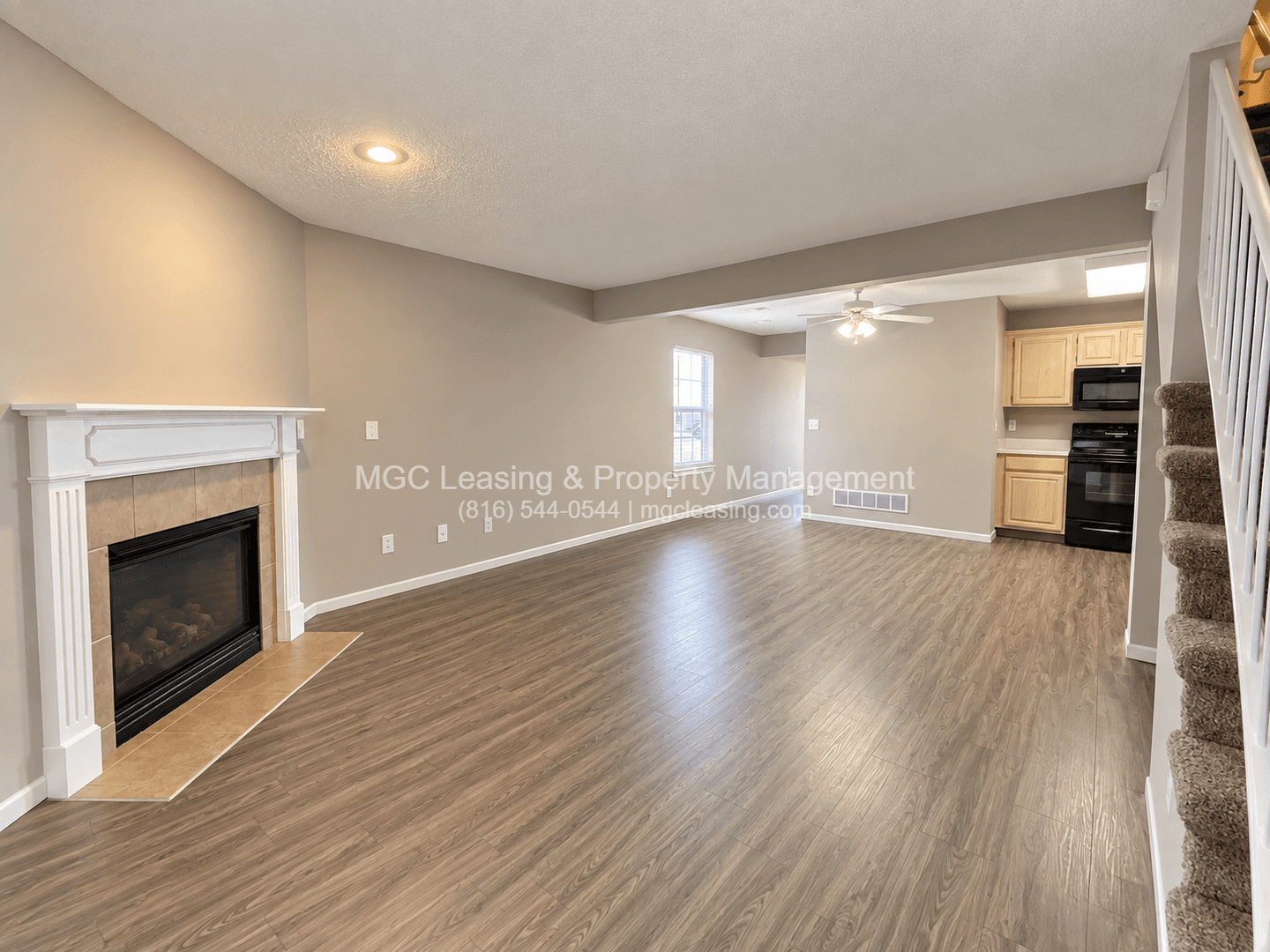 Harrisonville Townhome: 1109-1115 Garden Way