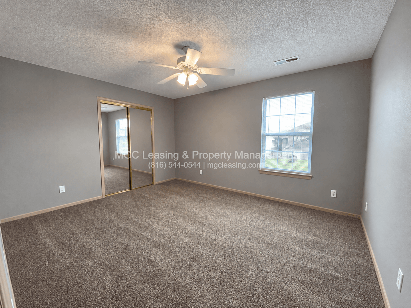 Harrisonville Townhome: 1009-1015 Garden Way