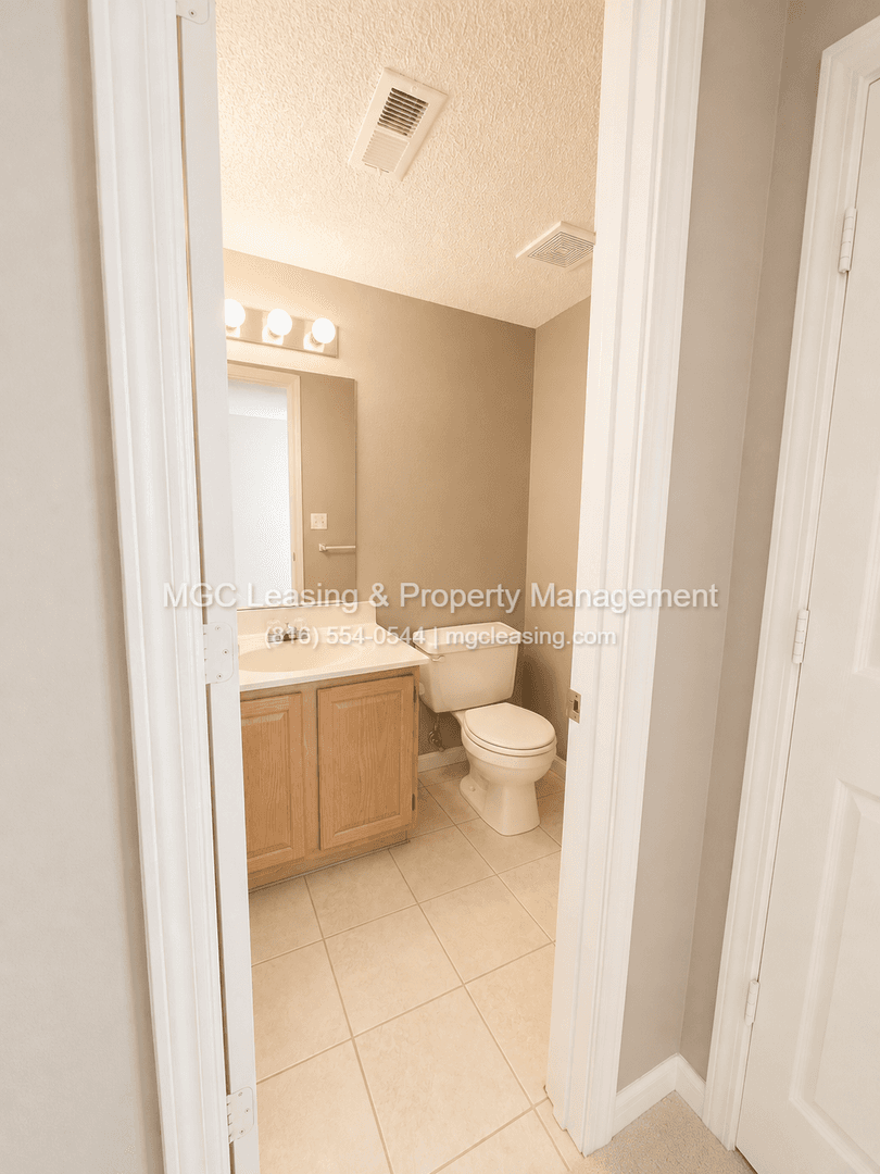 Lees Summit Townhome: 4604 NE Whispering Winds Dr