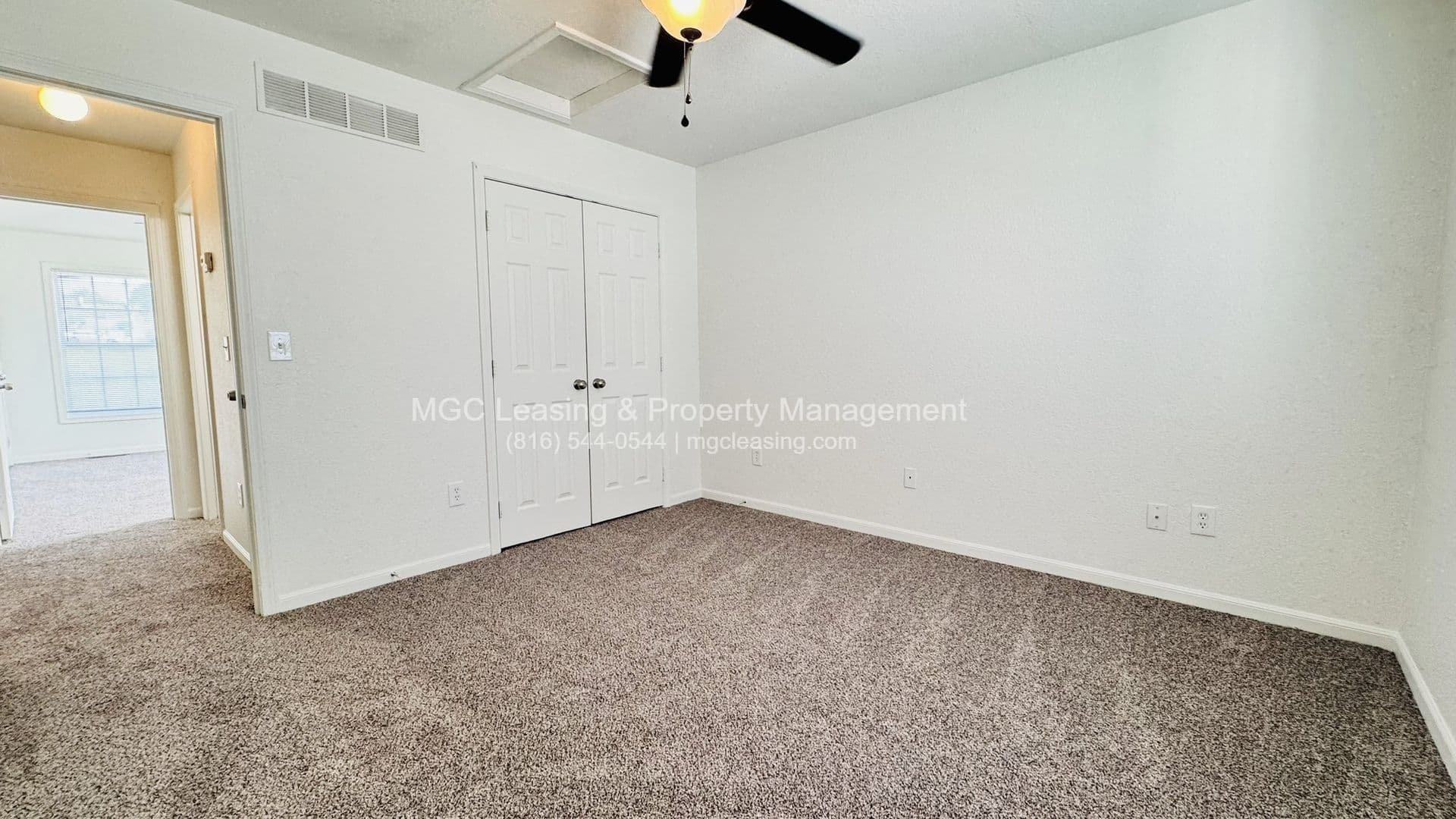 Kansas City Townhome: 5808-5810 NE 42nd St