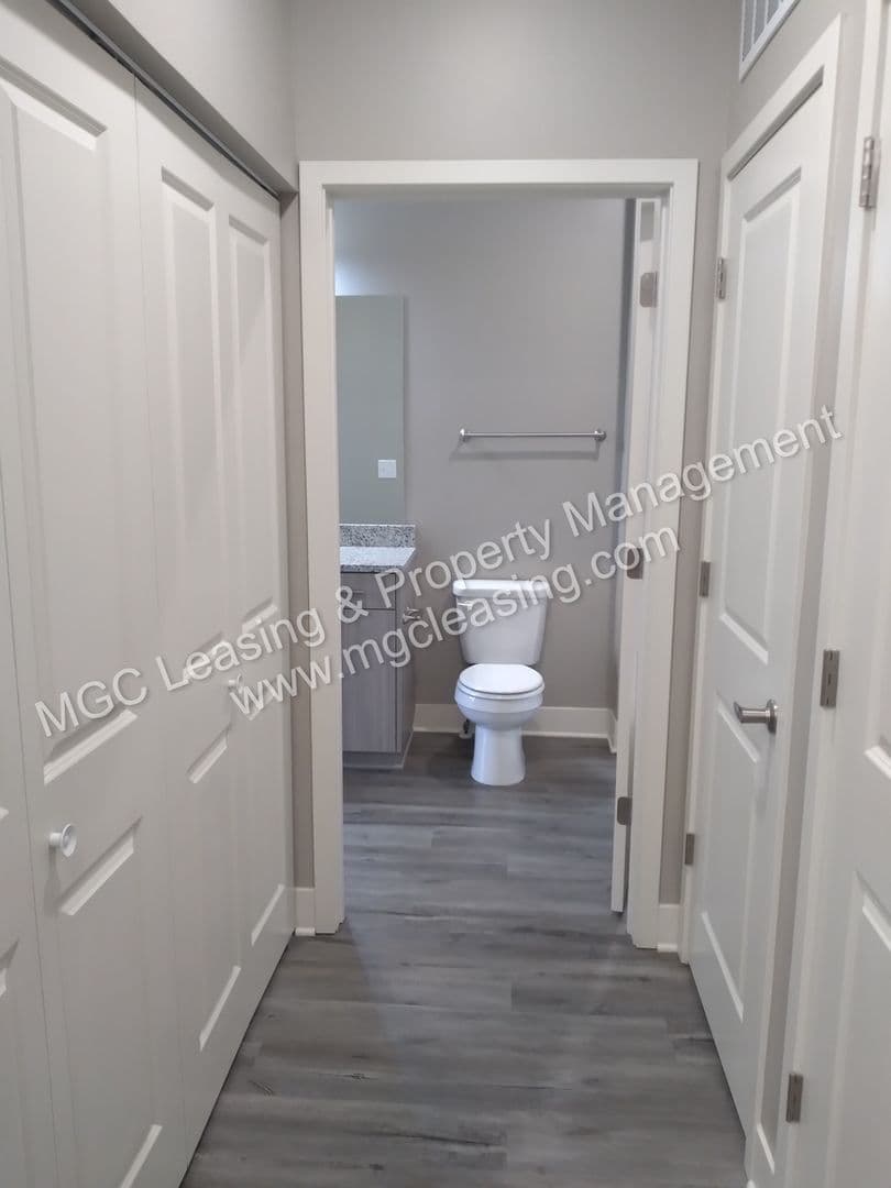 Kansas City Apartment: 5511 NE 80th Ter
