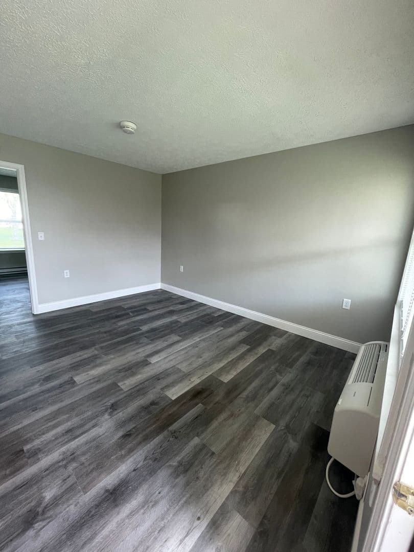 Flora Apartment: 815 W. Columbia Street