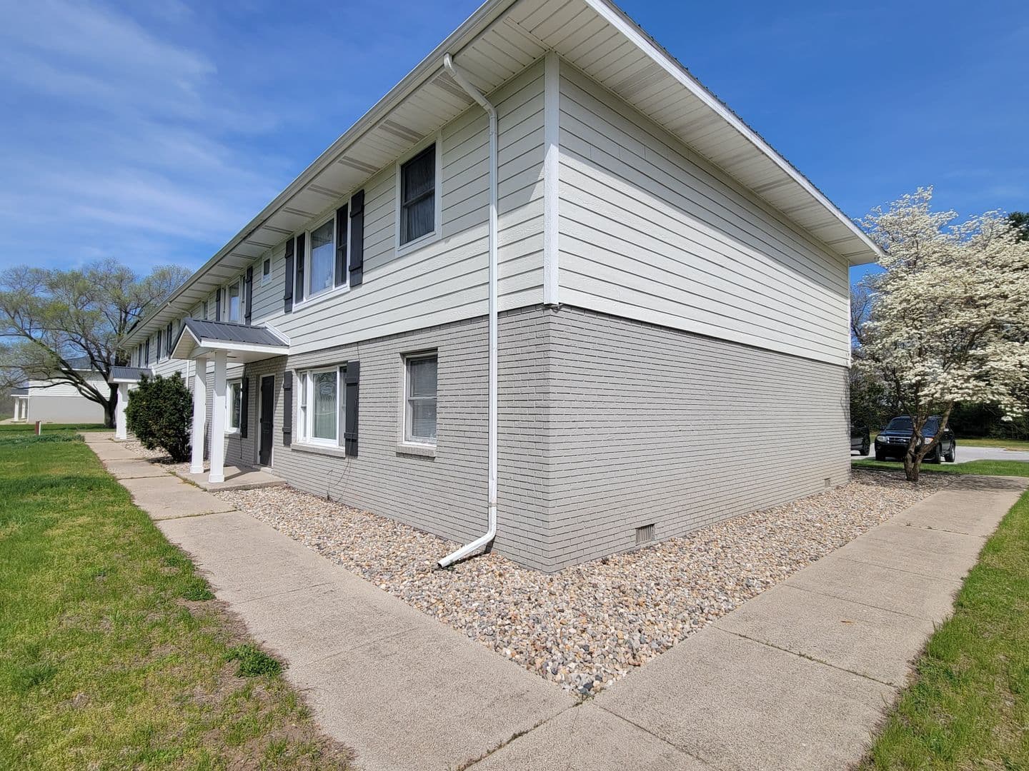Wheatfield Apartment: 4178-4192 St. Rd. 10