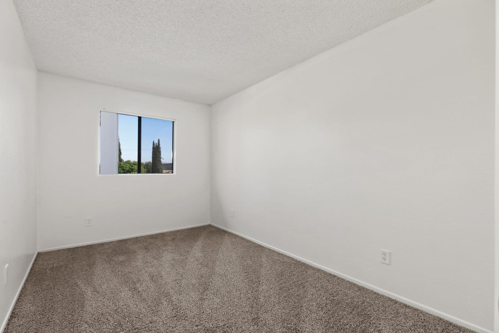 Corona Apartment: 125  N. Buena Vista Ave