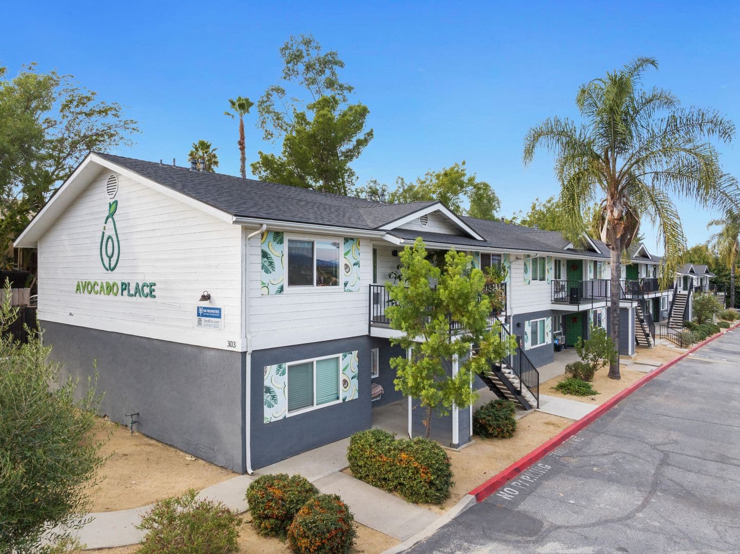 Fallbrook Apartment: 303 W Clemmens Lane