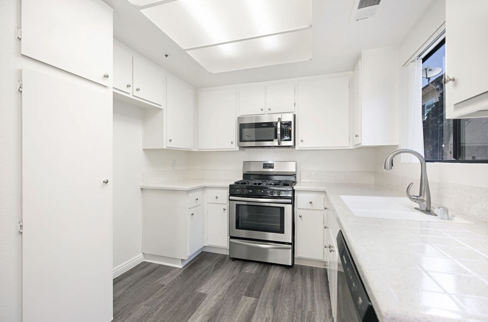 Costa Mesa Apartment: 2567 Orange Avenue