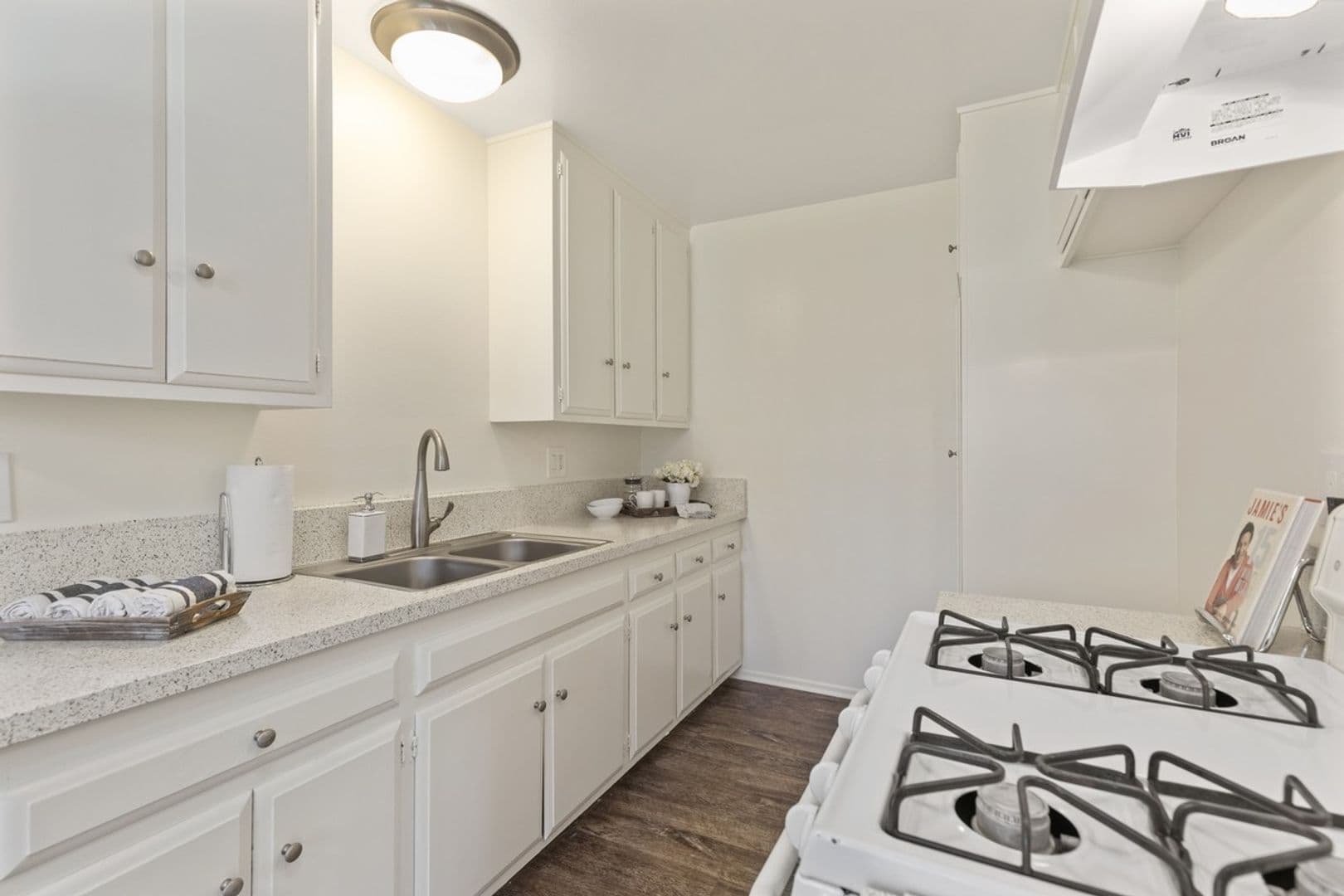 Tustin Apartment: 15610 Tustin Village Way