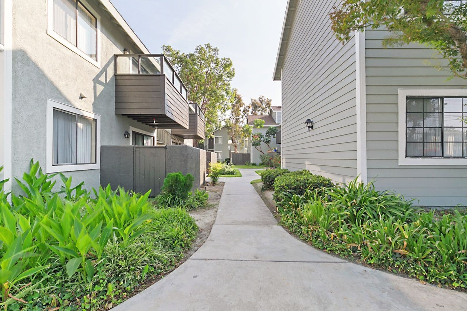 Anaheim Apartment: 2560 W. La Palma Avenue