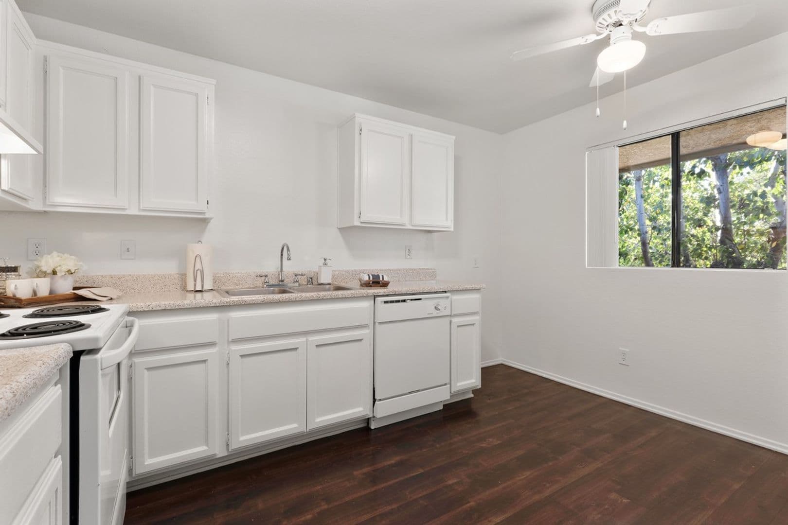 Corona Apartment: 125  N. Buena Vista Ave