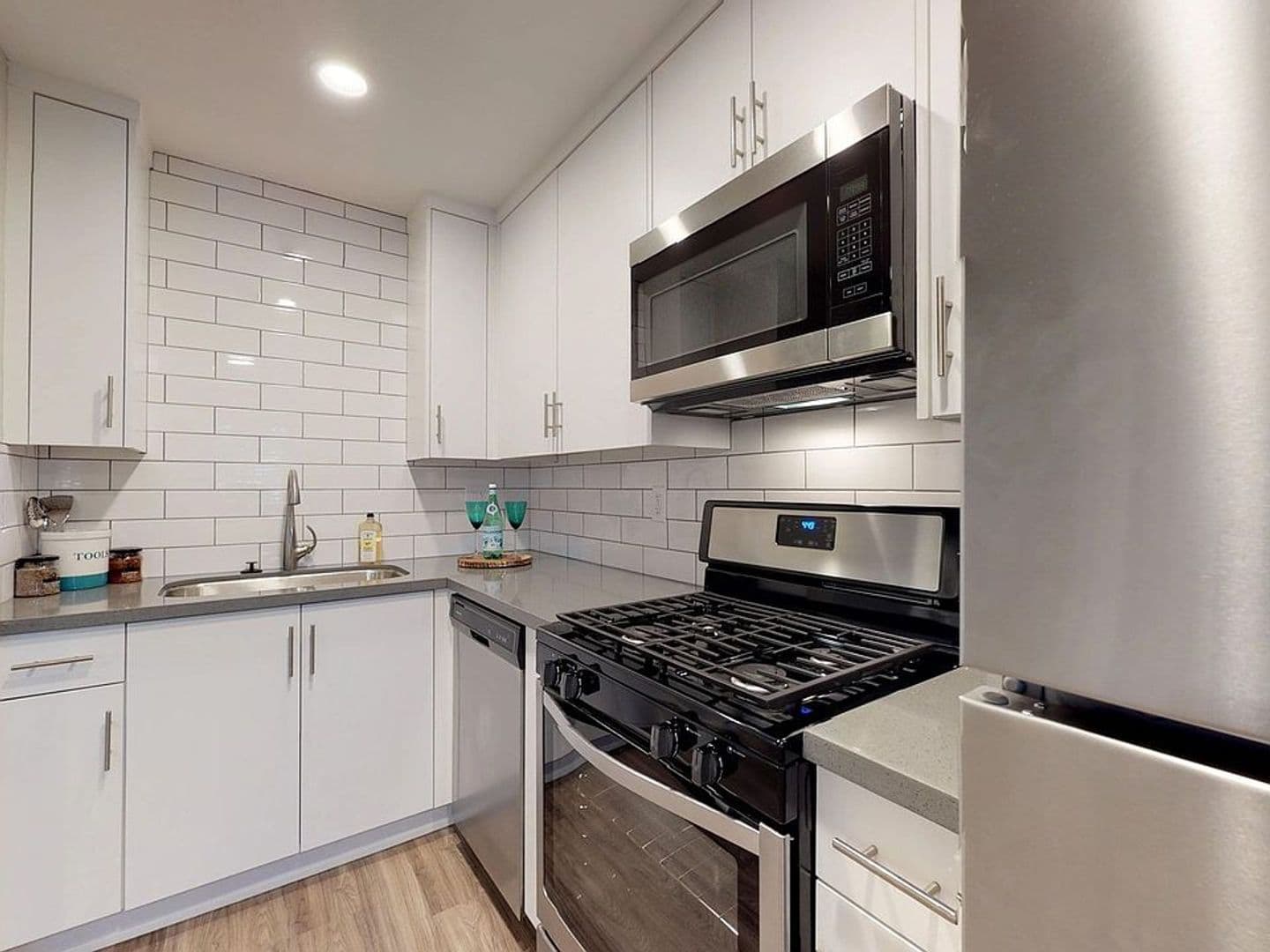 Fallbrook Apartment: 303 W Clemmens Lane