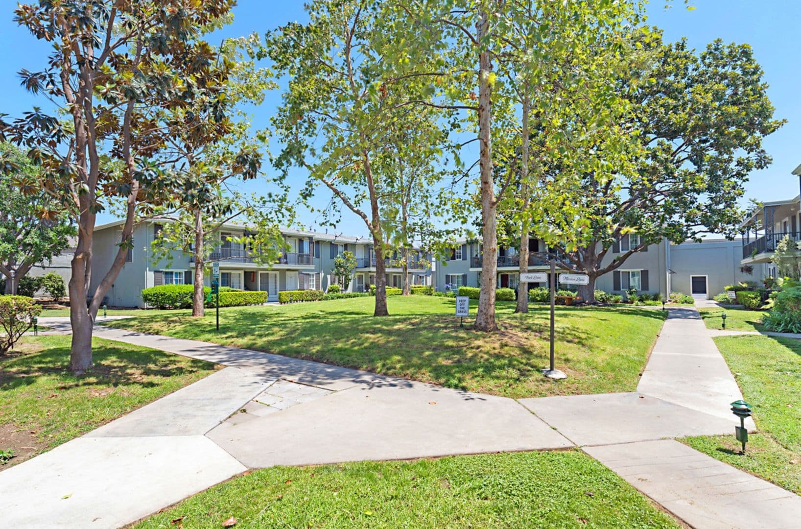 Tustin Apartment: 15610 Tustin Village Way