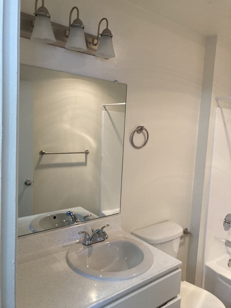 Oceanside Apartment: 266  N.  El Camino Real