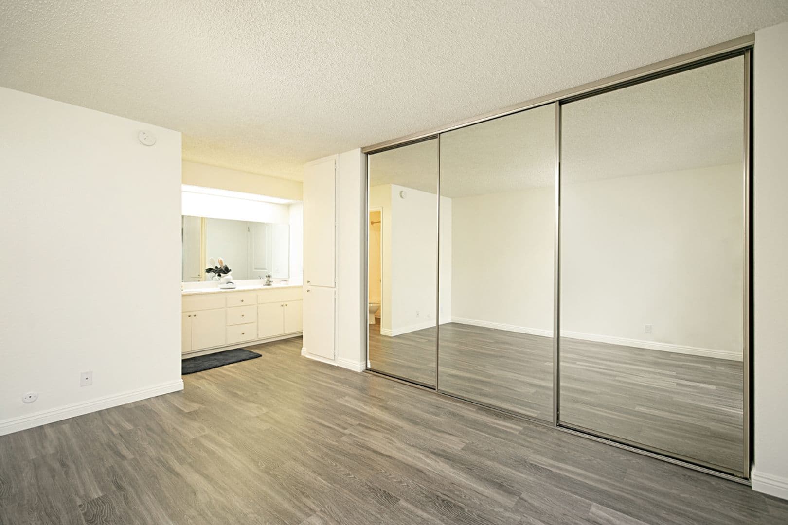 Costa Mesa Apartment: 2324 & 2332 Elden Avenue