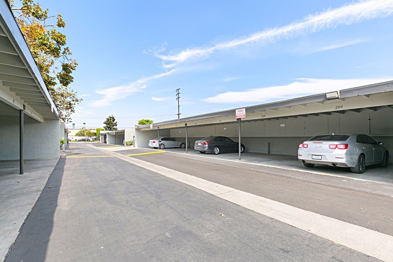 Anaheim Apartment: 2560 W. La Palma Avenue
