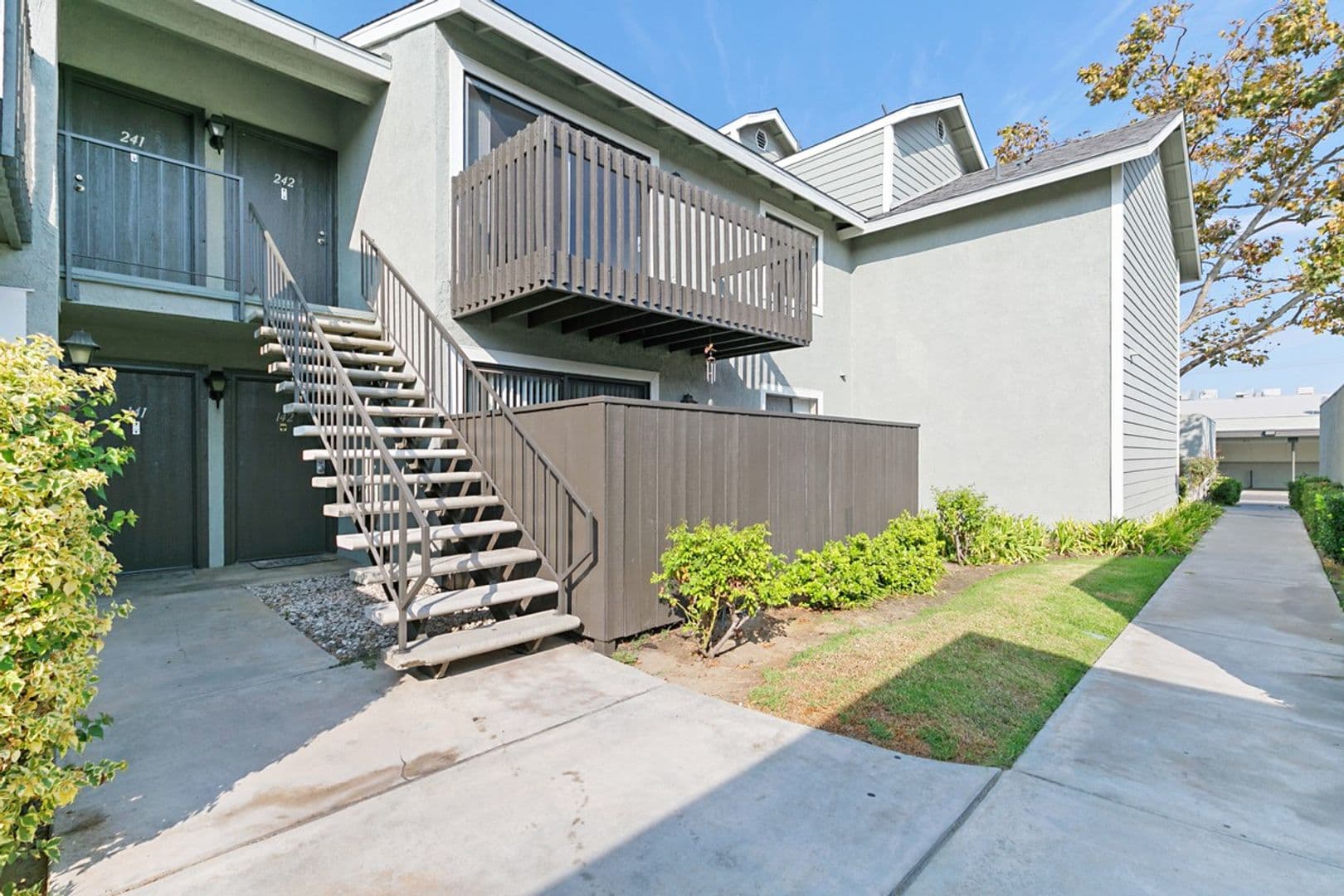 Anaheim Apartment: 2560 W. La Palma Avenue