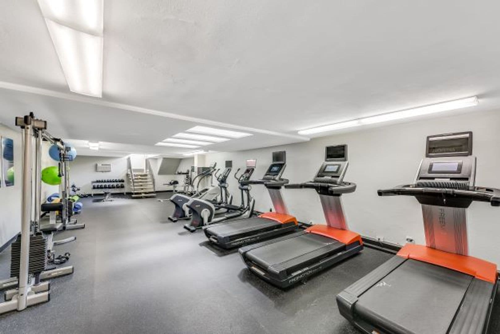 Anaheim Apartment: 1727 W Glenoaks Ave., 1724 W Catalpa Ave