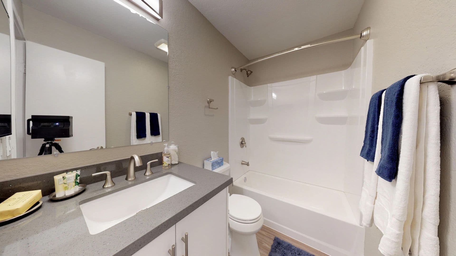 Fallbrook Apartment: 303 W Clemmens Lane