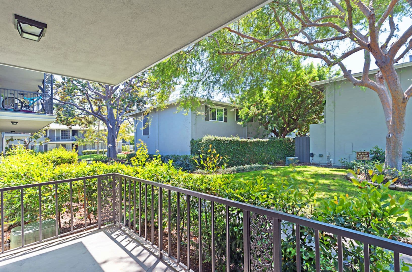 Tustin Apartment: 15610 Tustin Village Way