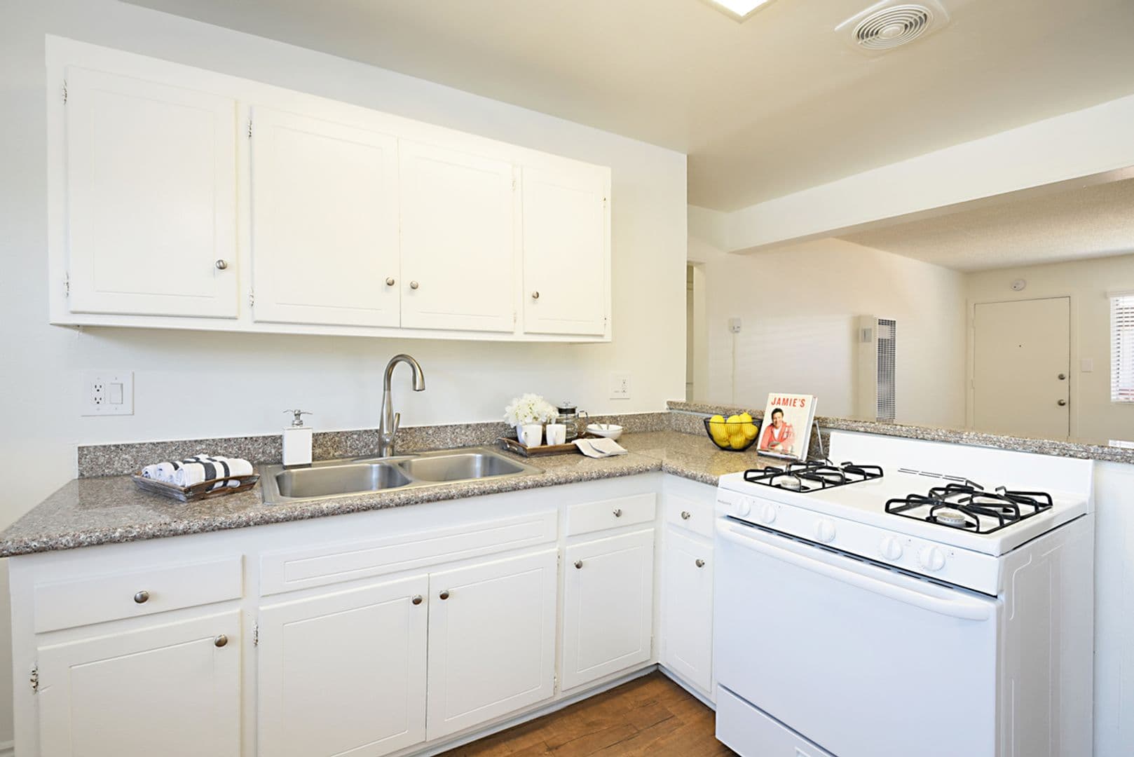 Bellflower Apartment: 15719 Eucalyptus Avenue