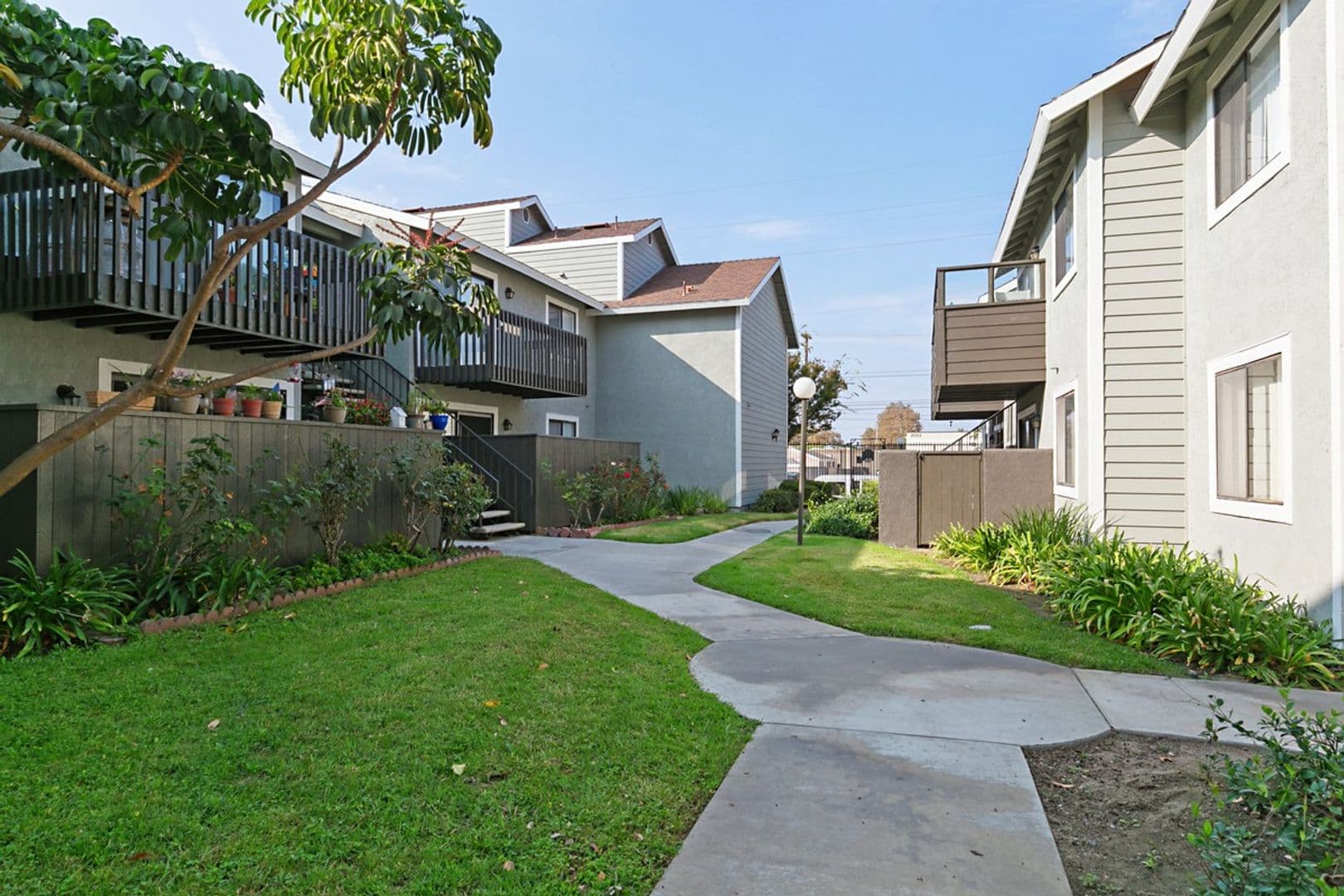 Anaheim Apartment: 2560 W. La Palma Avenue